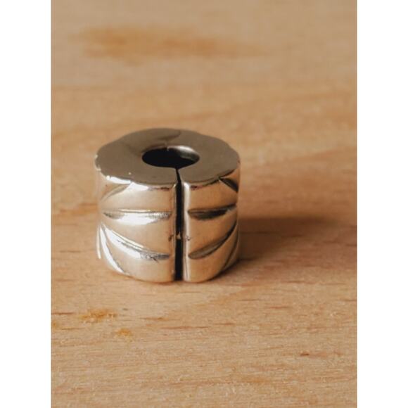 Pandora Sunburst Clip Charm Bead in Sterling Silver 925 - Picture 3 of 6